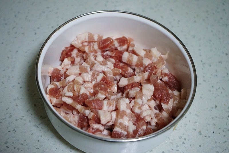 迎头伏学面食,这道全民大爱的酱肉包,配料调味都讲究,一看就会