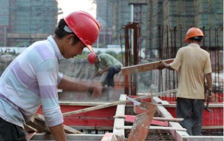 农民工捡到了一个手机,捡到苹果手机人家报警了还能用吗