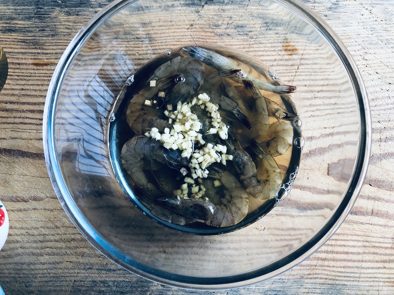 鲜虾的虾头怎么制作才好吃,虾既简单又美味虾肉鲜嫩