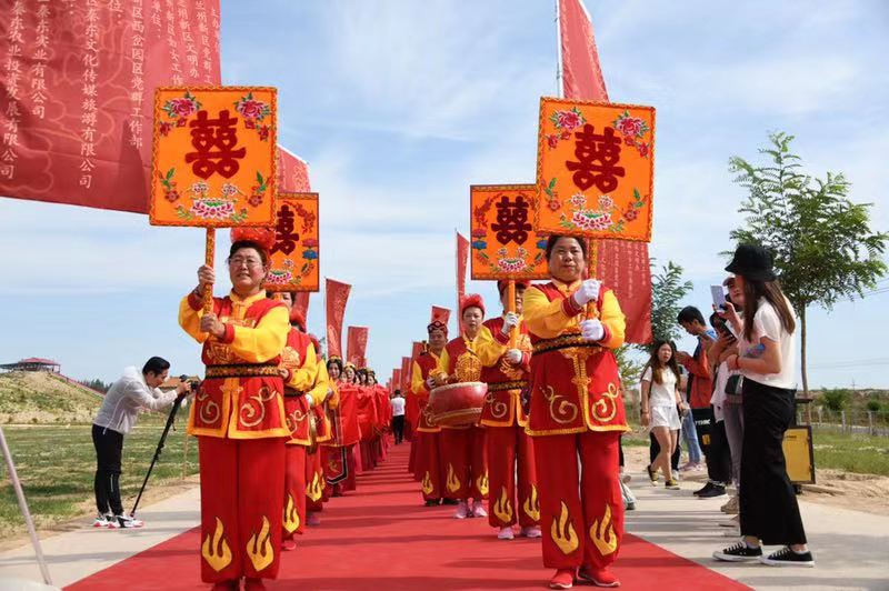 兰州新区举行“缘定新区筑爱一生”集体婚礼