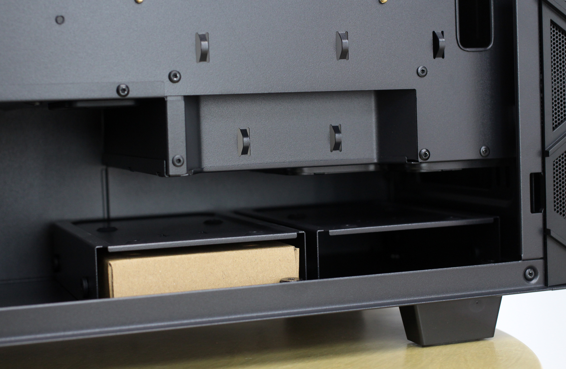 鑫谷atx3.0850w全模组,鑫谷机箱可以装三风扇显卡吗