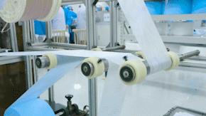 央视新闻联播比亚迪口罩,五菱口罩上央视新闻联播