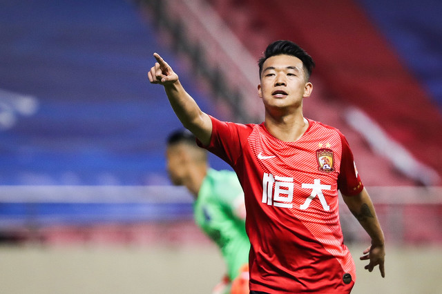 广州队1-4亚泰韦世豪扳平,广州队1比0河北韦世豪