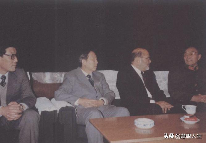 只带5美元出国，敲定中国第一笔*火军**出口订单，网爽文不敢这么写