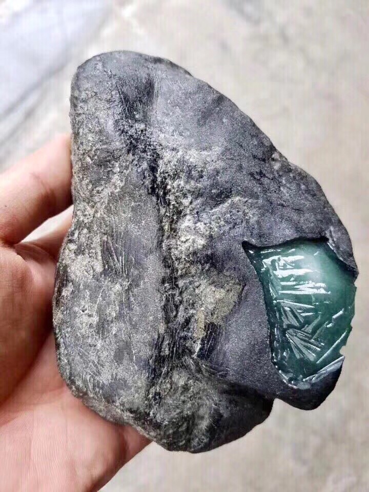 翡翠开窗都是开最好的位置吗,翡翠没开窗和开窗之后