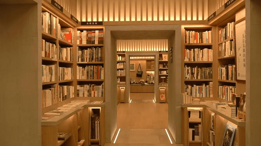 一家面临倒闭的书店,一家书店引发惊天血案