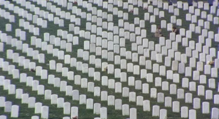 一个20岁小伙子的故事,一个20出头的男孩爱上一个女孩