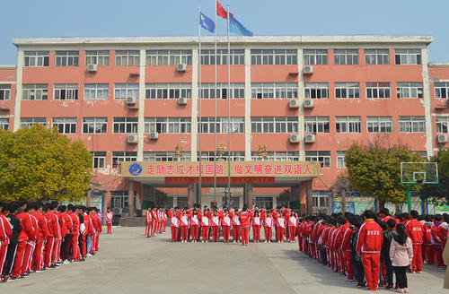 做到这5点活得轻松老得漂亮,如何做好一个班干部要做的事