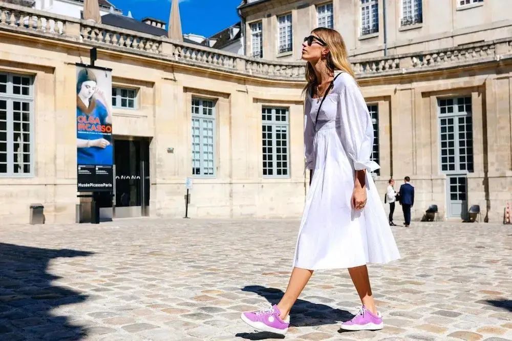 穿裙子要搭配什么鞋子才好看呢,红色上衣黑色裙子配什么鞋子好看