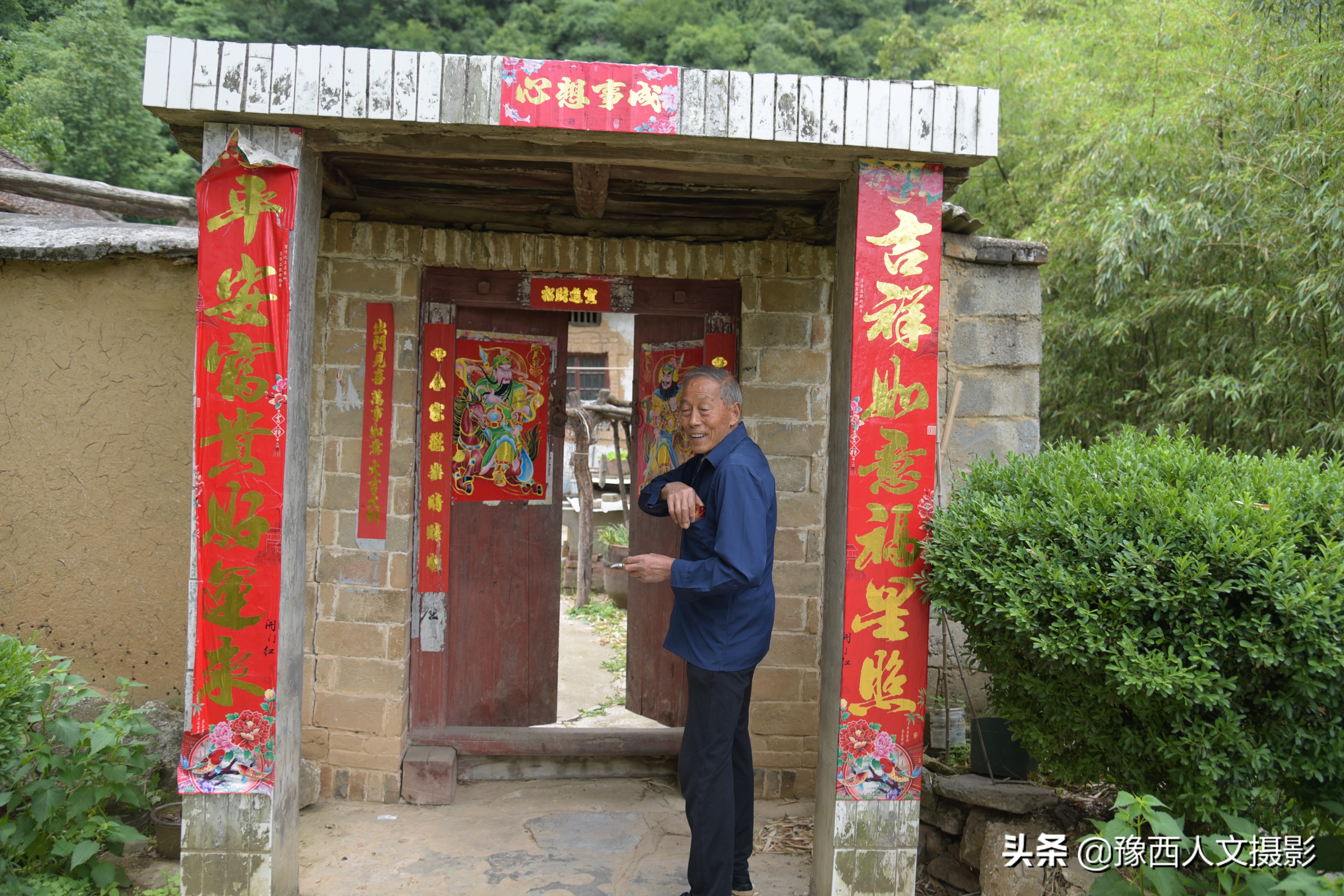 老村医治好脉管炎，两兄弟拿万元酬谢，他仅从毛票中抽出80块