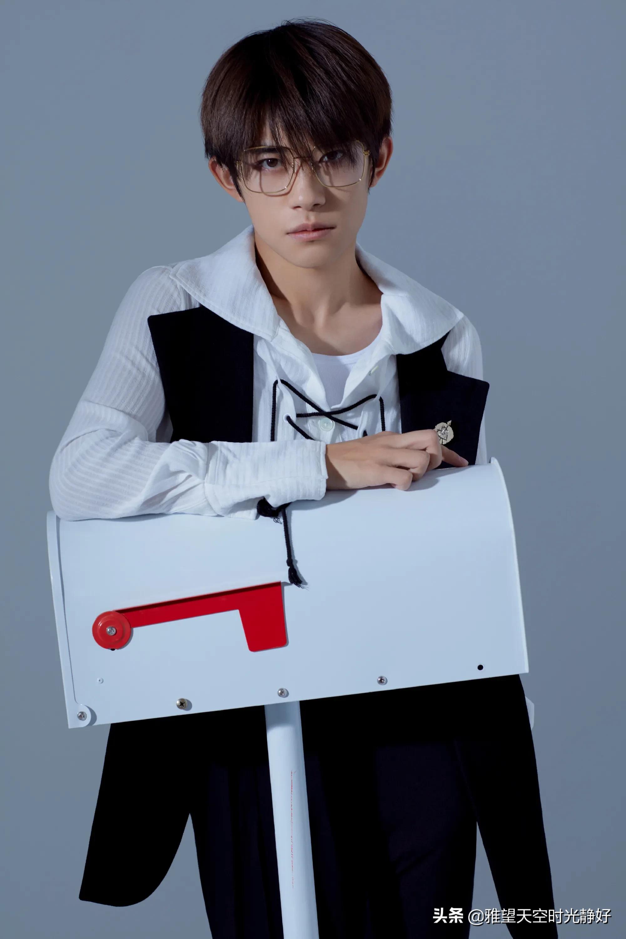 盘点国内男明星眼镜杀高清写真照斯文帅气沉稳内敛雅致贵气