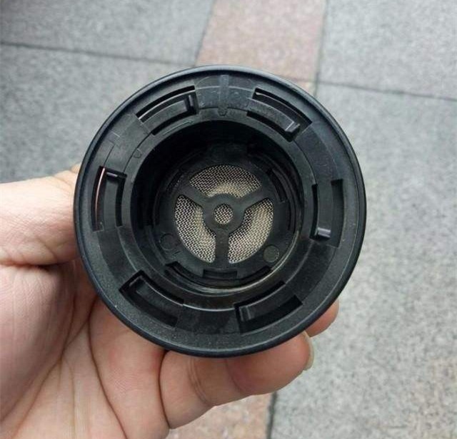 天气热打开油箱盖油气特别大,夏天开油箱放气