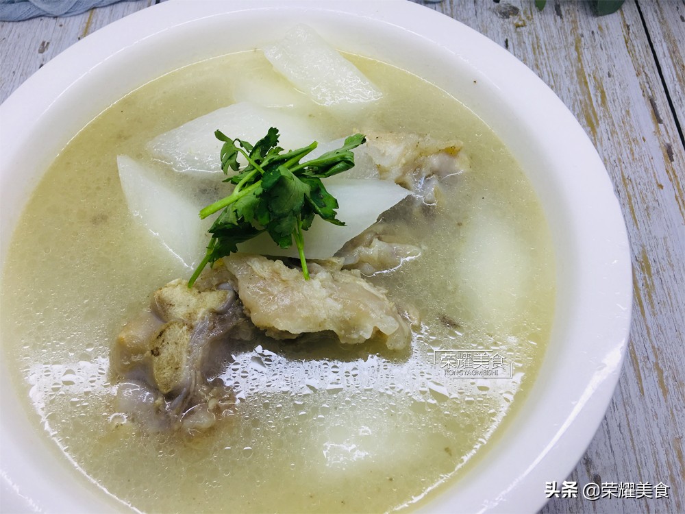 在家做牛骨汤底,做家常牛骨汤放什么佐料