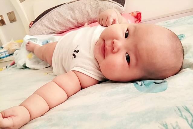 宝宝成长过程如何照顾,满100天的宝宝好带吗