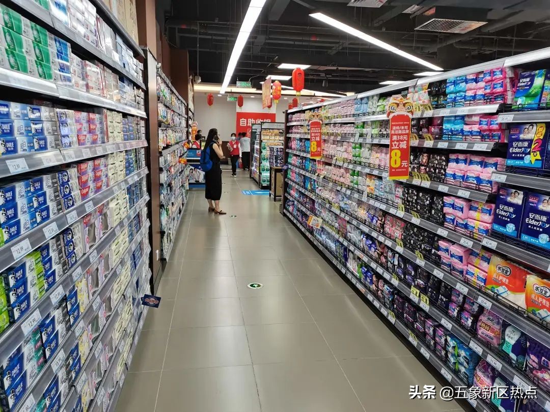 五象新区，一大型连锁超市，今日开业