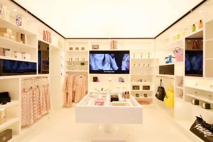 媒体+零售线上线下一体的Yoho集合店，年轻潮人们的集合地！