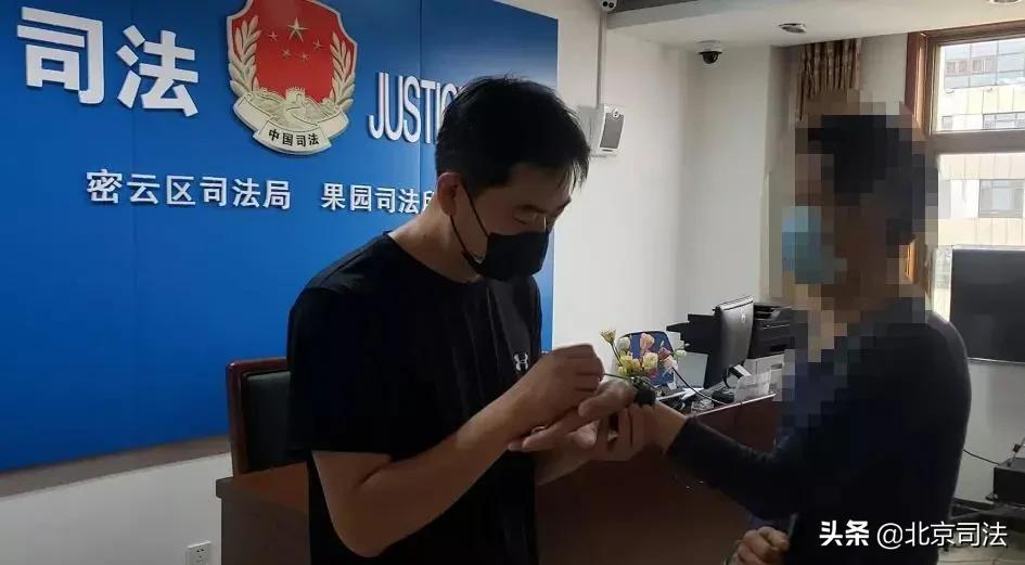 锦旗背后是社区矫正工作者的默默付出