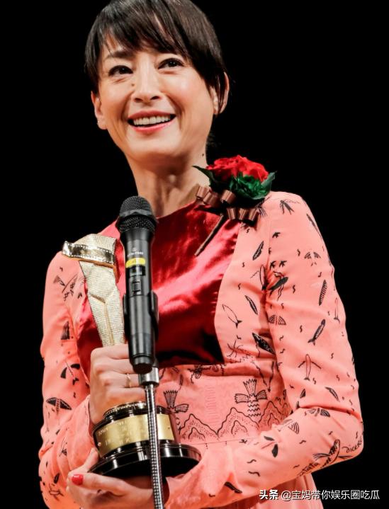 宫泽理惠写真曝光,宫泽理惠被拍穿宽松裙装上街