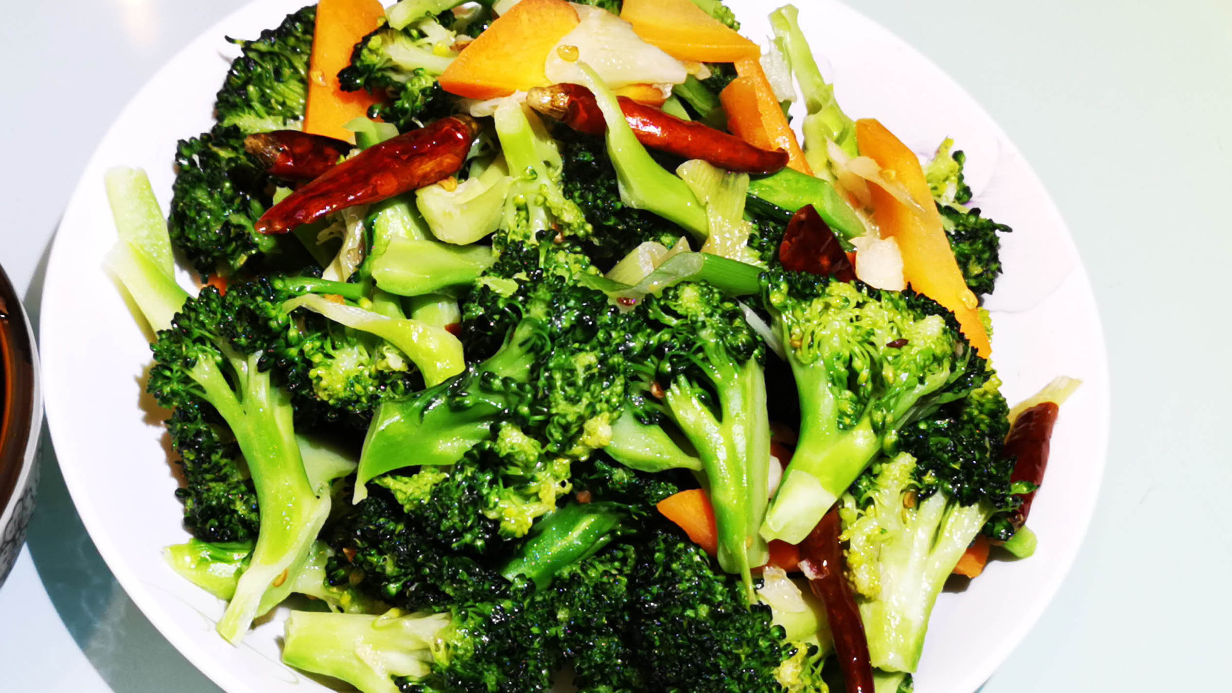 白灼西兰花怎么清洗和处理,怎样清洗西兰花才能洗得干净呢