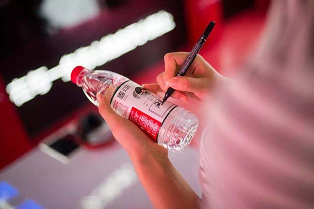 卖山泉水真的赚钱吗,农夫山泉卖矿泉水挣多少钱