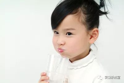 调皮的小孩子怎么治,调皮孩子的小妙招