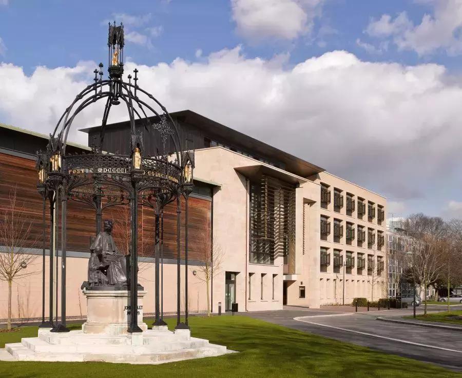 在英国读高中是什么体验,在英国读博士怎么过