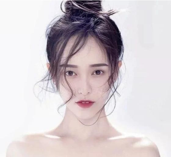 适合圆脸女生有刘海的发型,适合圆脸女生的发型刘海教程