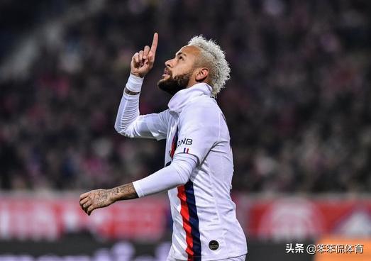 欧洲足坛暖心画面！这巨星梅开二度后不庆祝，用一手势悼念科比