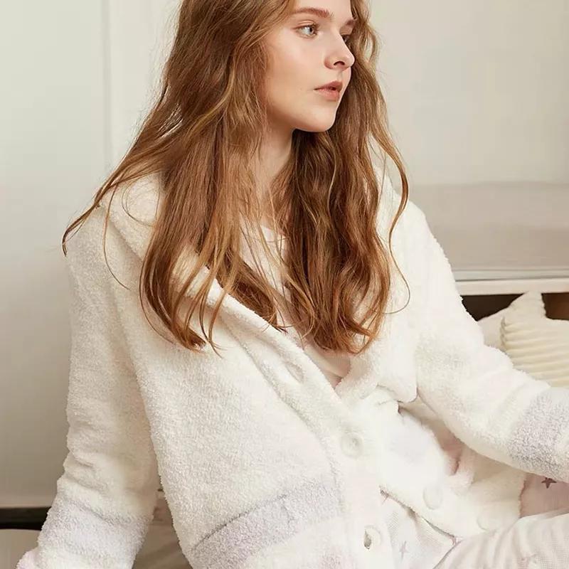 即使不出门也要穿出睡衣的别致,穿睡衣成了一种时尚