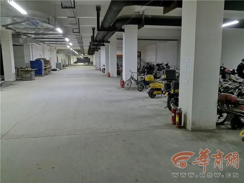 西安小区车位管理费多少钱,西安一小区停车费改为一天48元