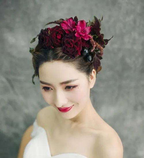 新娘妆容发型图片,新娘妆容教程和简单发型