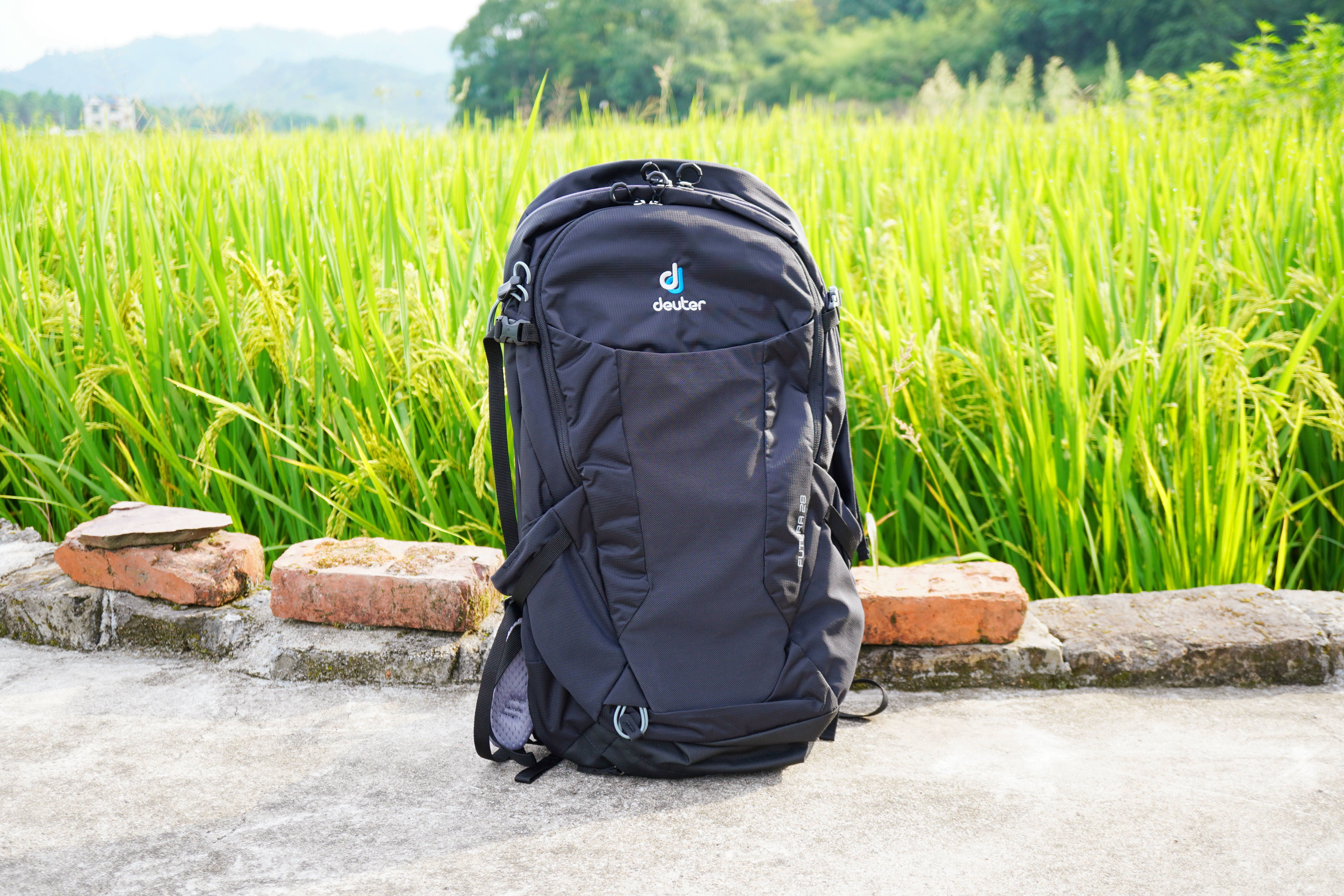 有容乃大，轻便上身——多特福特拉HIKING徒步旅行28L双肩背包