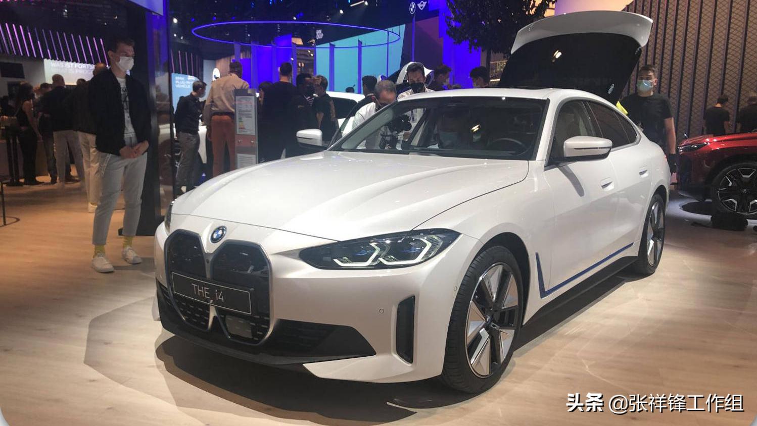 宝马i4跟4系四门有什么区别,宝马i4四门轿跑哪个系列内饰好看