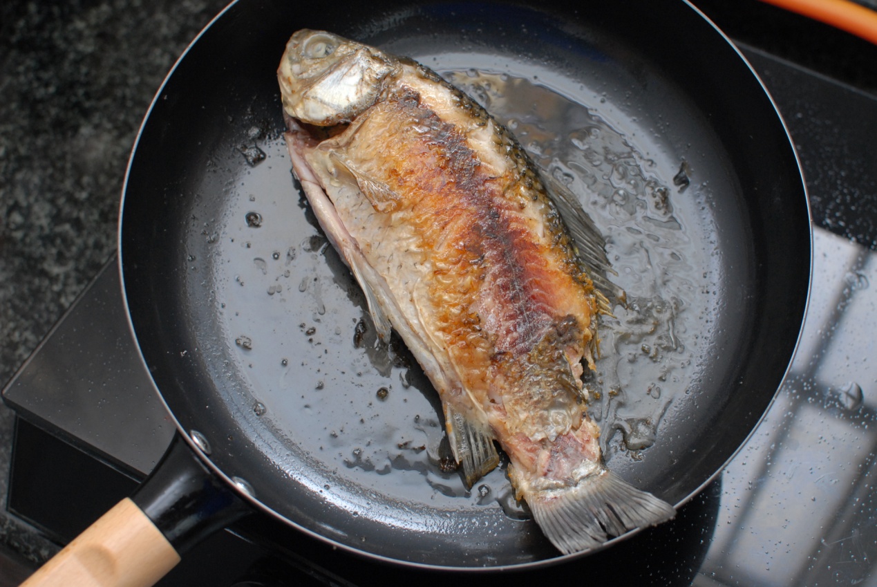 无涂层精铁平底煎锅不粘锅,钛金无涂层24寸煎锅