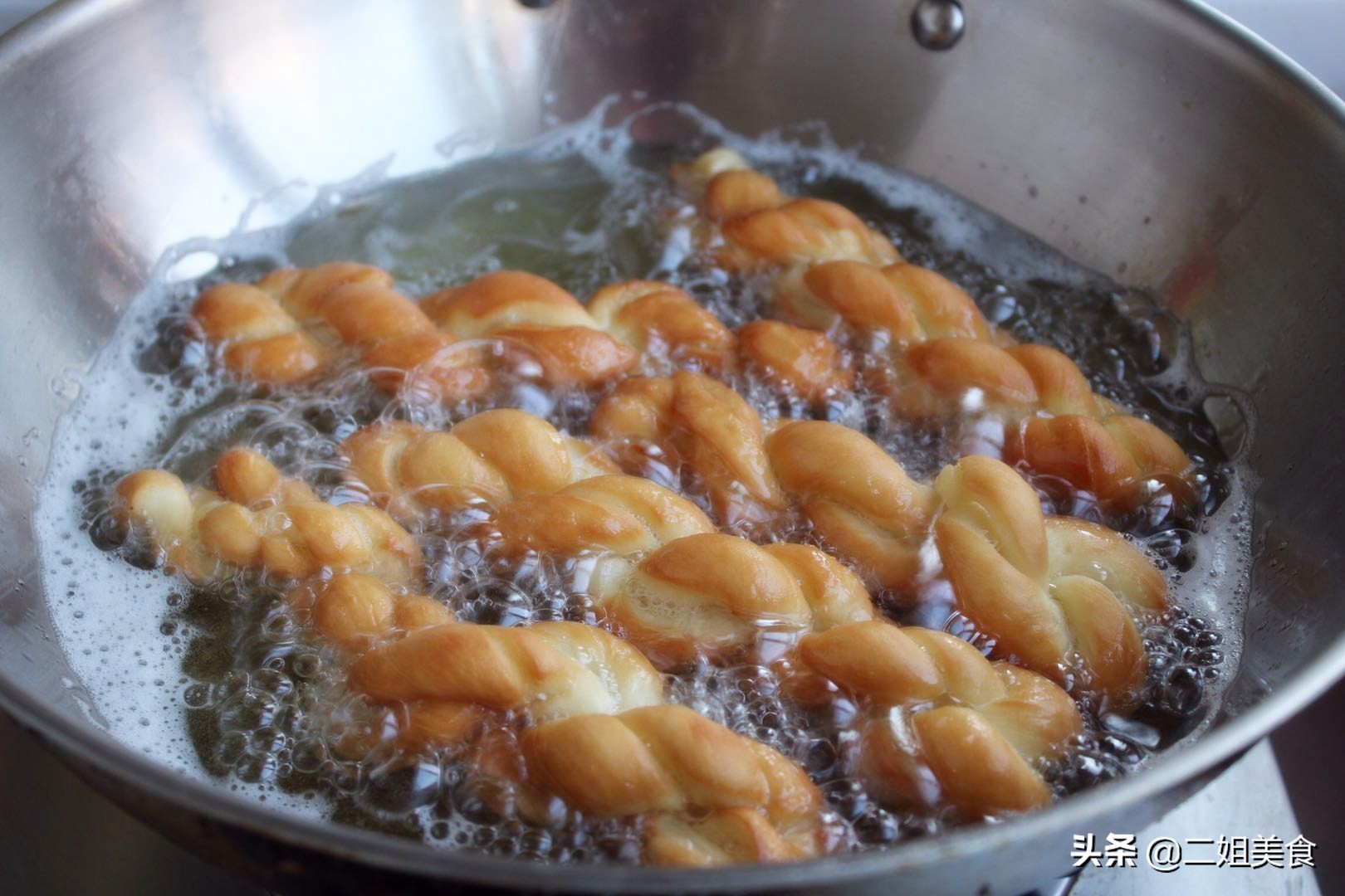 麻花怎么做才松软又好看,麻花咋样才能做的又棉又脆