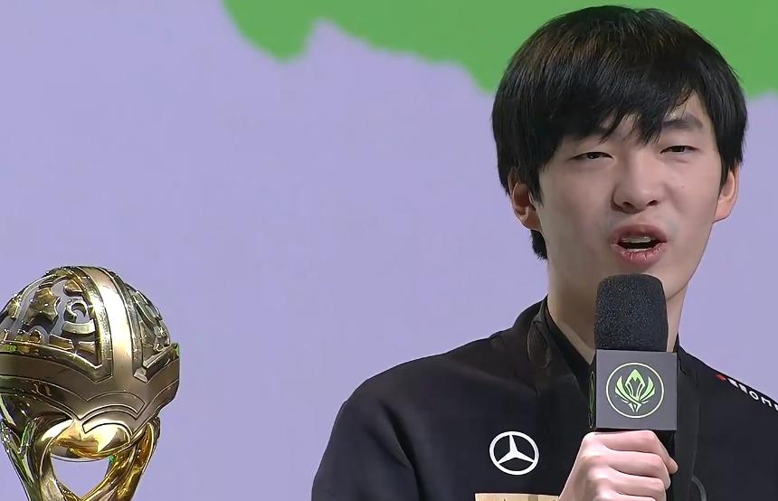 “我不出问题就能夺冠”，果子哥自卑让人心疼，小明发声想起UZI