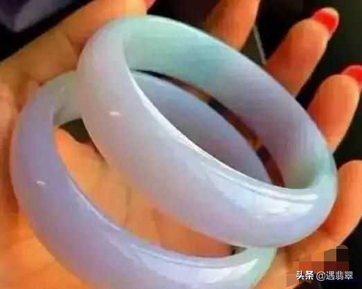 为什么有的翡翠手镯便宜有的贵,为什么有的翡翠手镯很便宜还好看