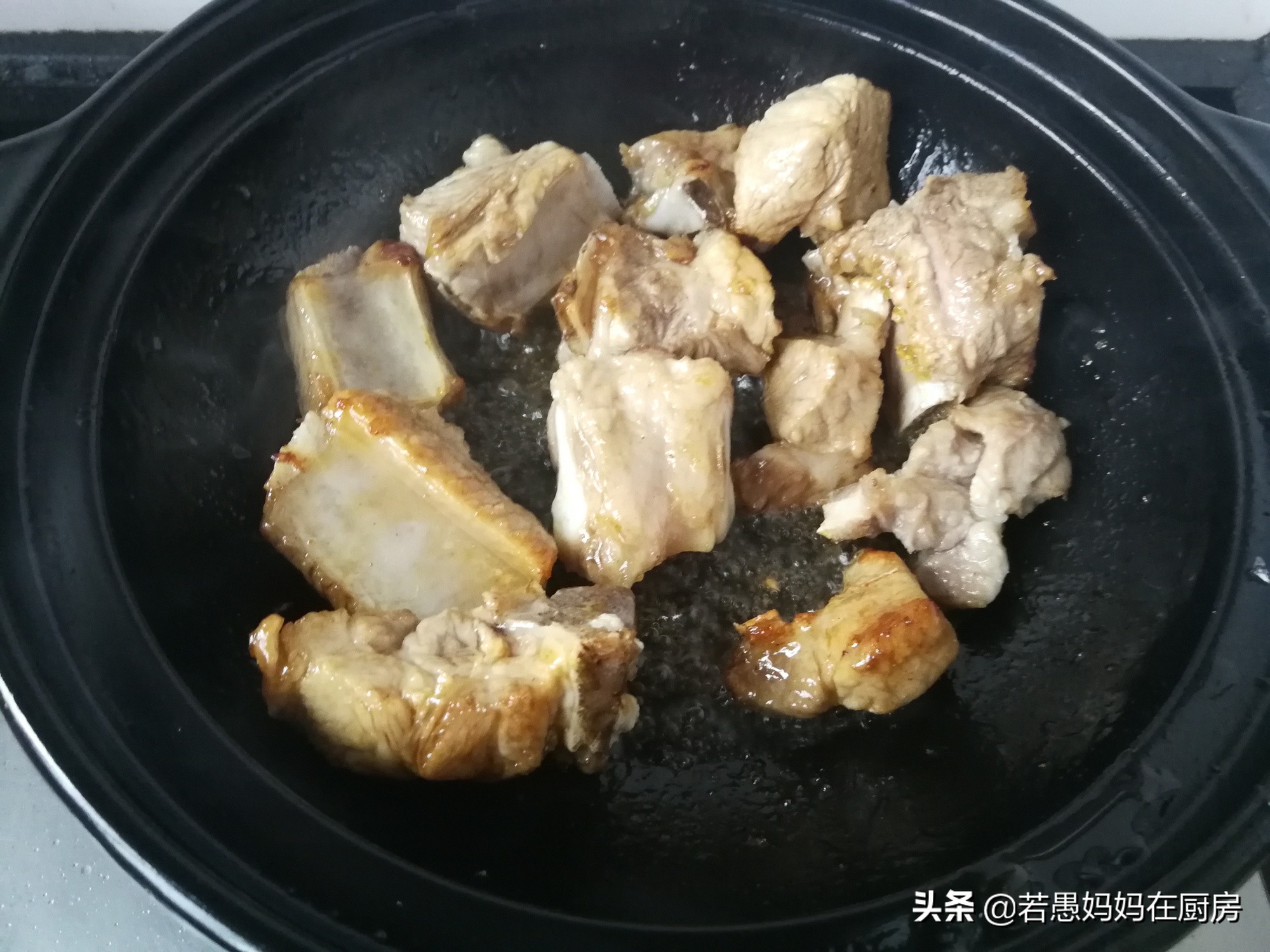 山楂话梅排骨的正宗做法,炖排骨软烂香放啥料