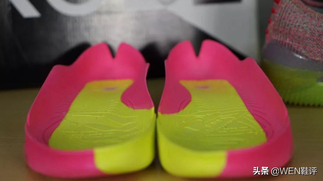 库里和ua合作的第一双鞋,ua库里篮球鞋