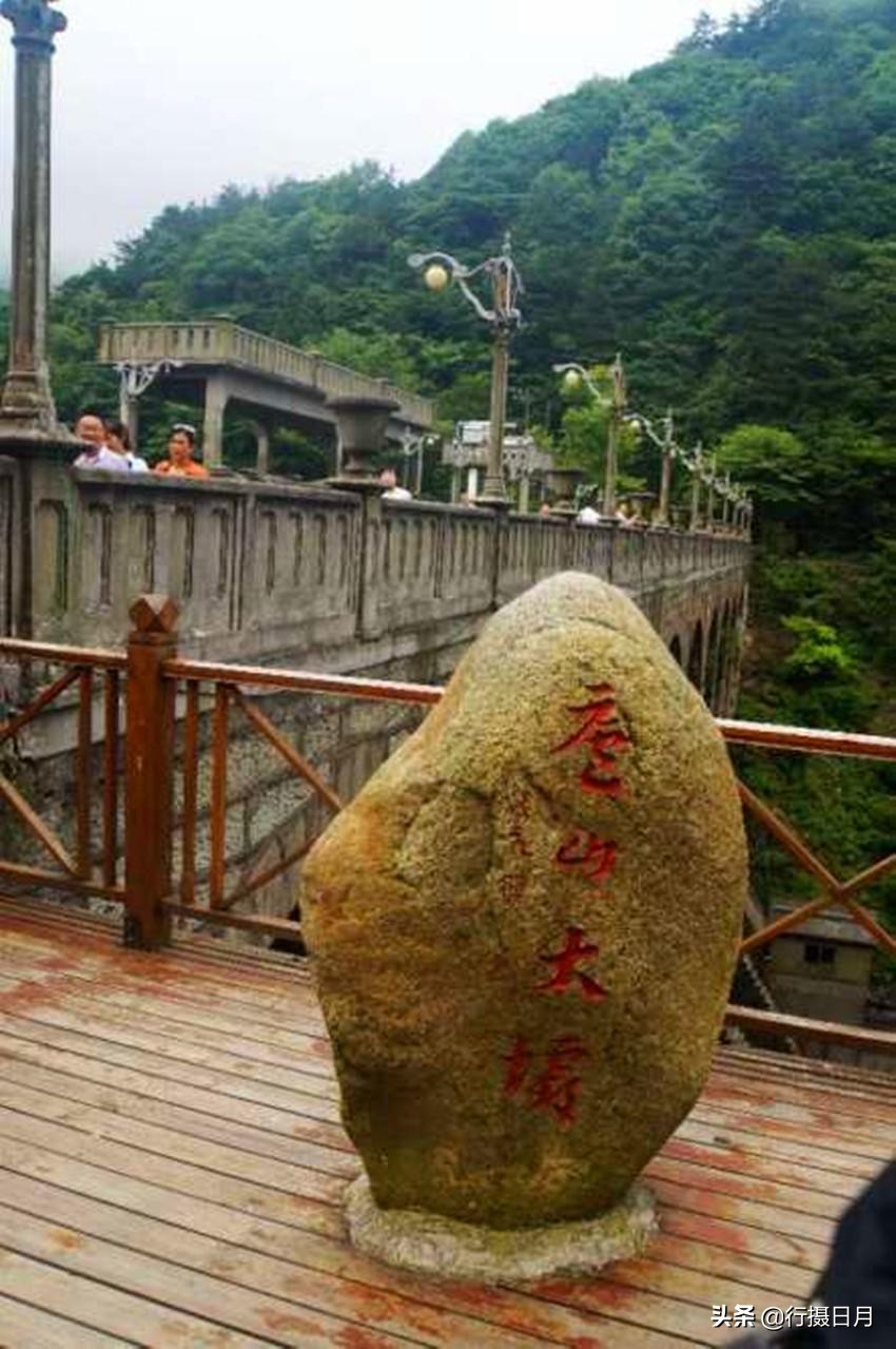 人间芳菲十月,人间四月芳菲尽硬笔楷书