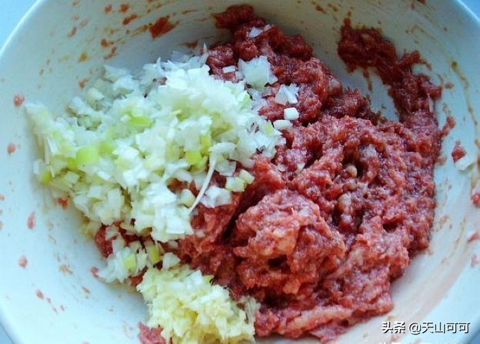 牛肉圆葱馅饺子怎样调馅儿小窍门,牛肉做馅怎么去腥