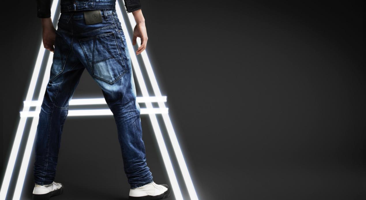 为什么别人穿牛仔裤最潮,牛仔裤穿对了原来也可以这么时髦