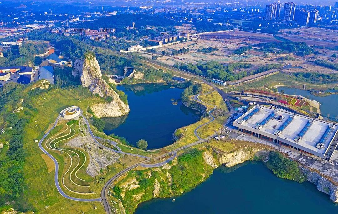 矿坑改造最美公园,矿坑改造湿地公园视频