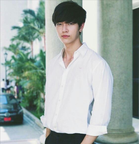 他泰韩系少年:关大爷洪34典型代表包包酷爱韩风穿搭