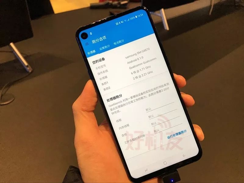 山寨三星挖孔屏手机,三星挖孔屏曝光