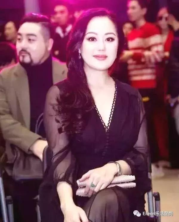 香江妖女创业,甩债