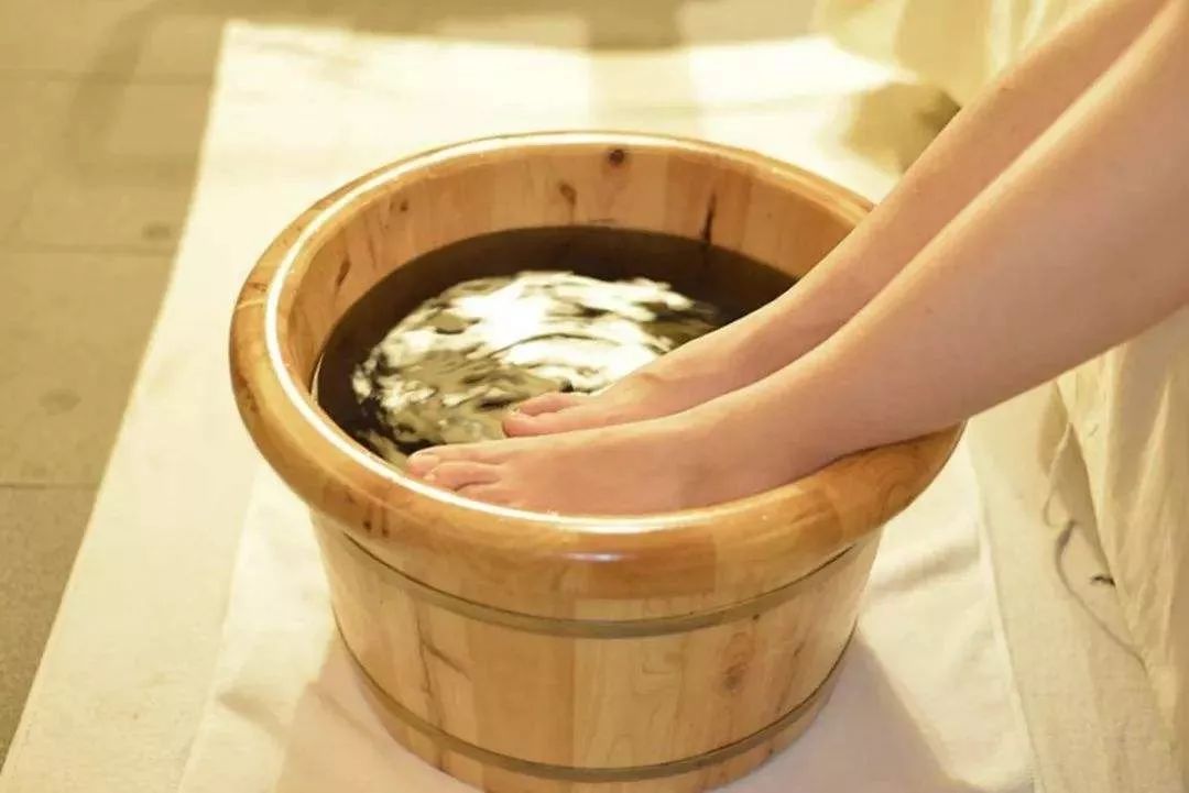 泡脚好处多怎么泡效果最好,每天泡姜水泡脚有好处吗