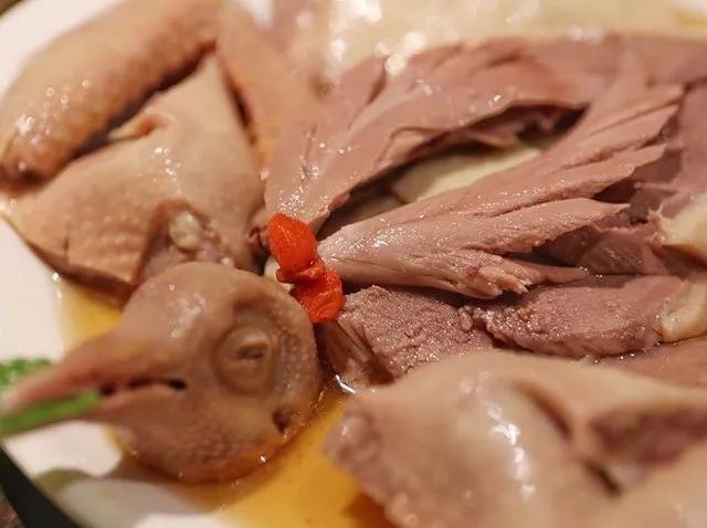 乳鸽红烧多少钱一只,一只正宗的红烧乳鸽是怎么样的