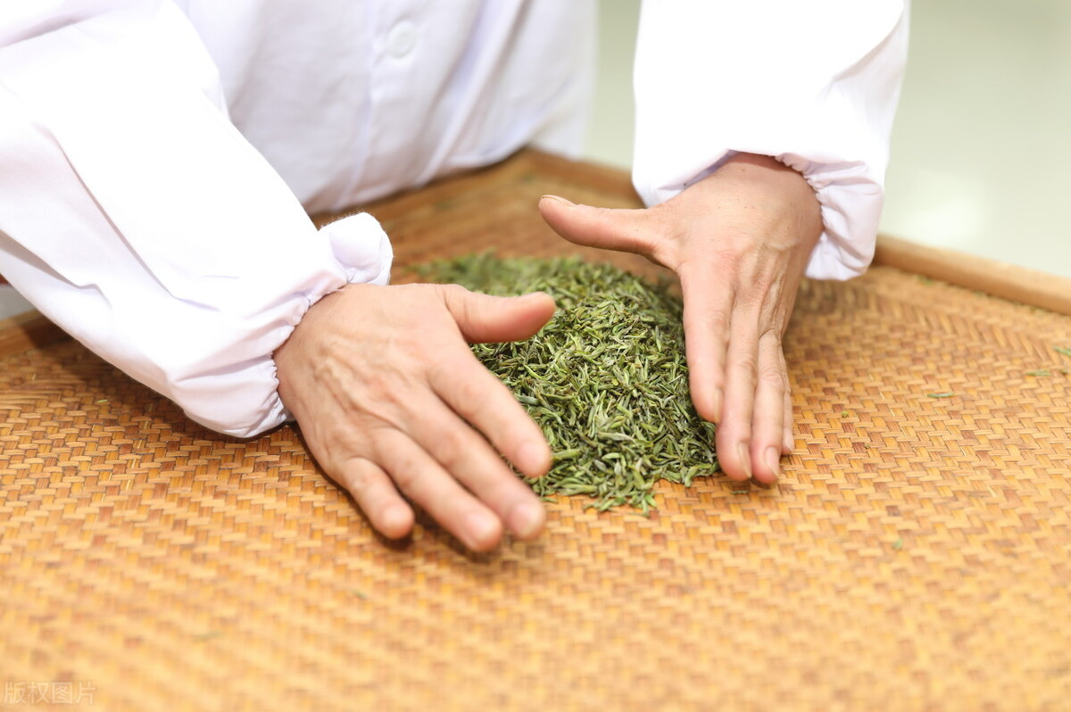 安静的散文余秋雨,安静的文字朗读