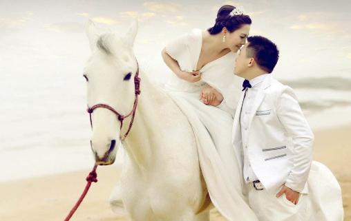 结婚女方堵门提问,十二个简单又有爱的结婚堵门游戏